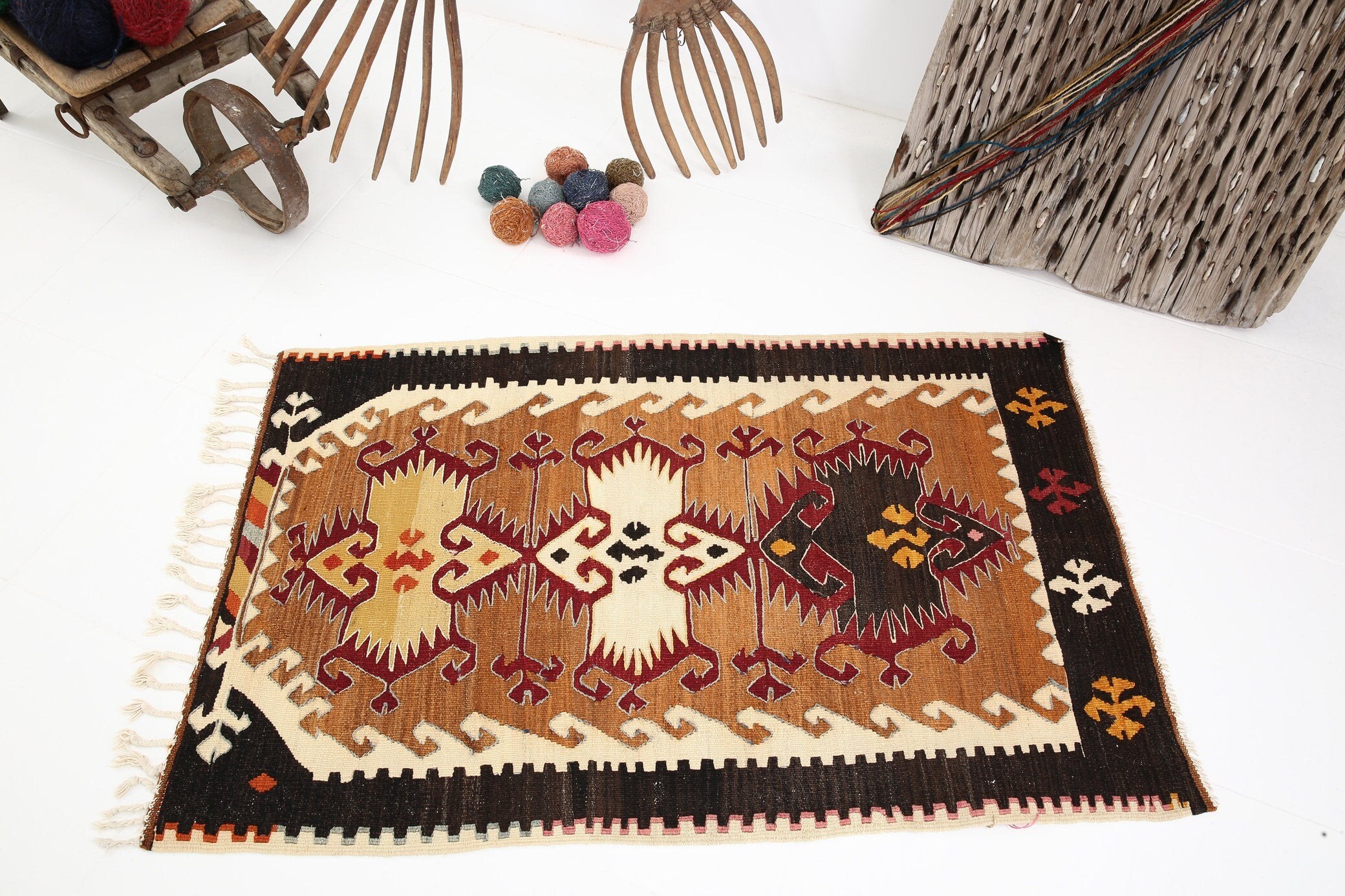Turkish vintage small rug 2'4x3'5 – KILIM & RUG BAZAAR