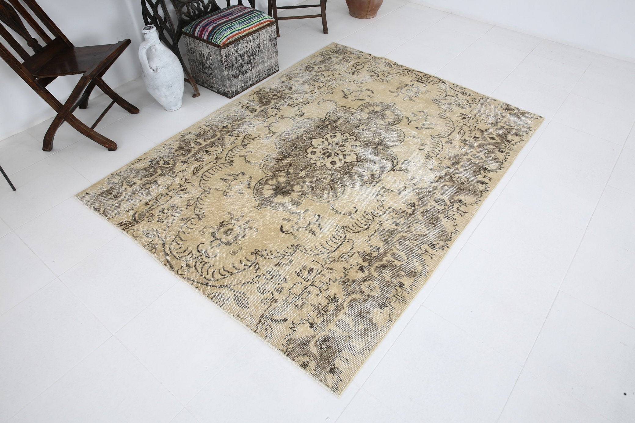 5' x 6' Vintage rug, Brown Vintage rug, Cotton Vintage rug, Dorm Vintage rug, Floral Vintage rug, Living Room Vintage rug, Nursery Vintage rug, Office Vintage rug, Rustic-Primitive Vintage rug, Vintage, Wool Vintage rug, Vintage rug