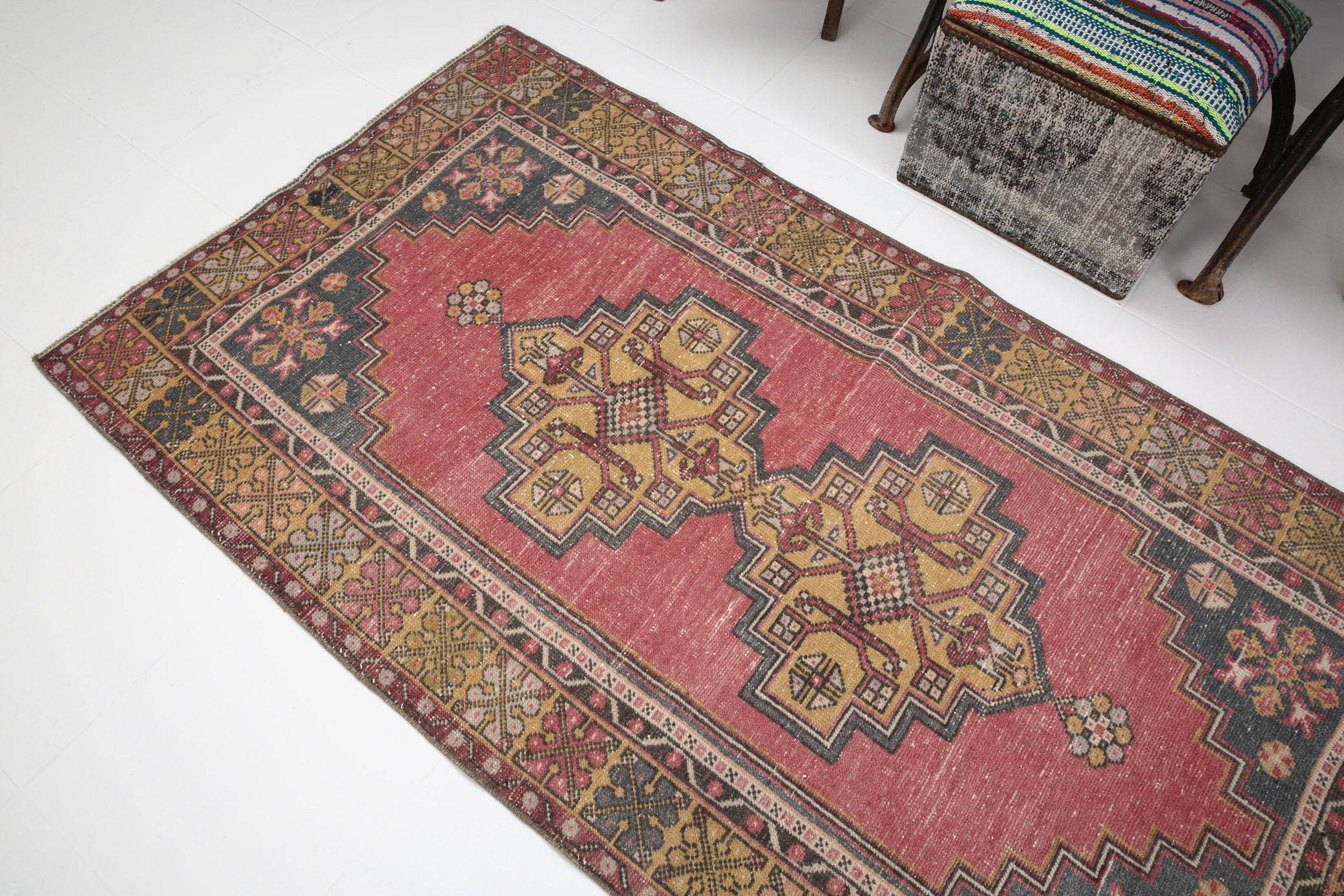 3' x 6' Vintage rug, Cotton Vintage rug, Country-Farmhouse Vintage rug, Dorm Vintage rug, Entryway-Hallway Vintage rug, Kitchen-Dining Vintage rug, Living Room Vintage rug, Office Vintage rug, Oriental Vintage rug, Red Vintage rug, Vintage, Wool Vintage rug, Vintage rug