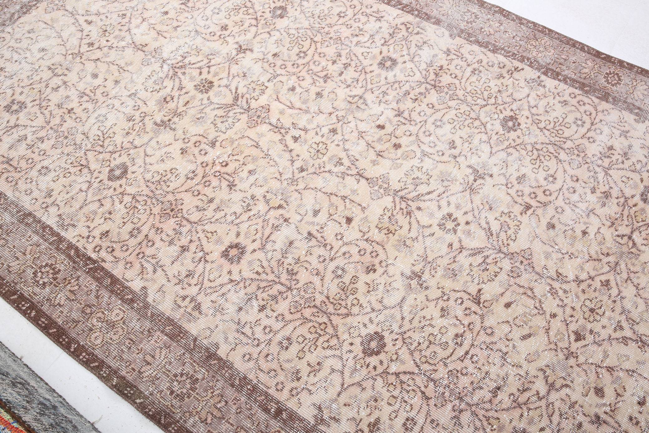 5' x 9' Vintage rug, Bedroom Vintage rug, Bohemian-Eclectic Vintage rug, Cotton Vintage rug, Floral Vintage rug, Kitchen-Dining Vintage rug, Living Room Vintage rug, Nursery Vintage rug, Office Vintage rug, Tan-Ivory Vintage rug, Vintage, Wool Vintage rug, Vintage rug