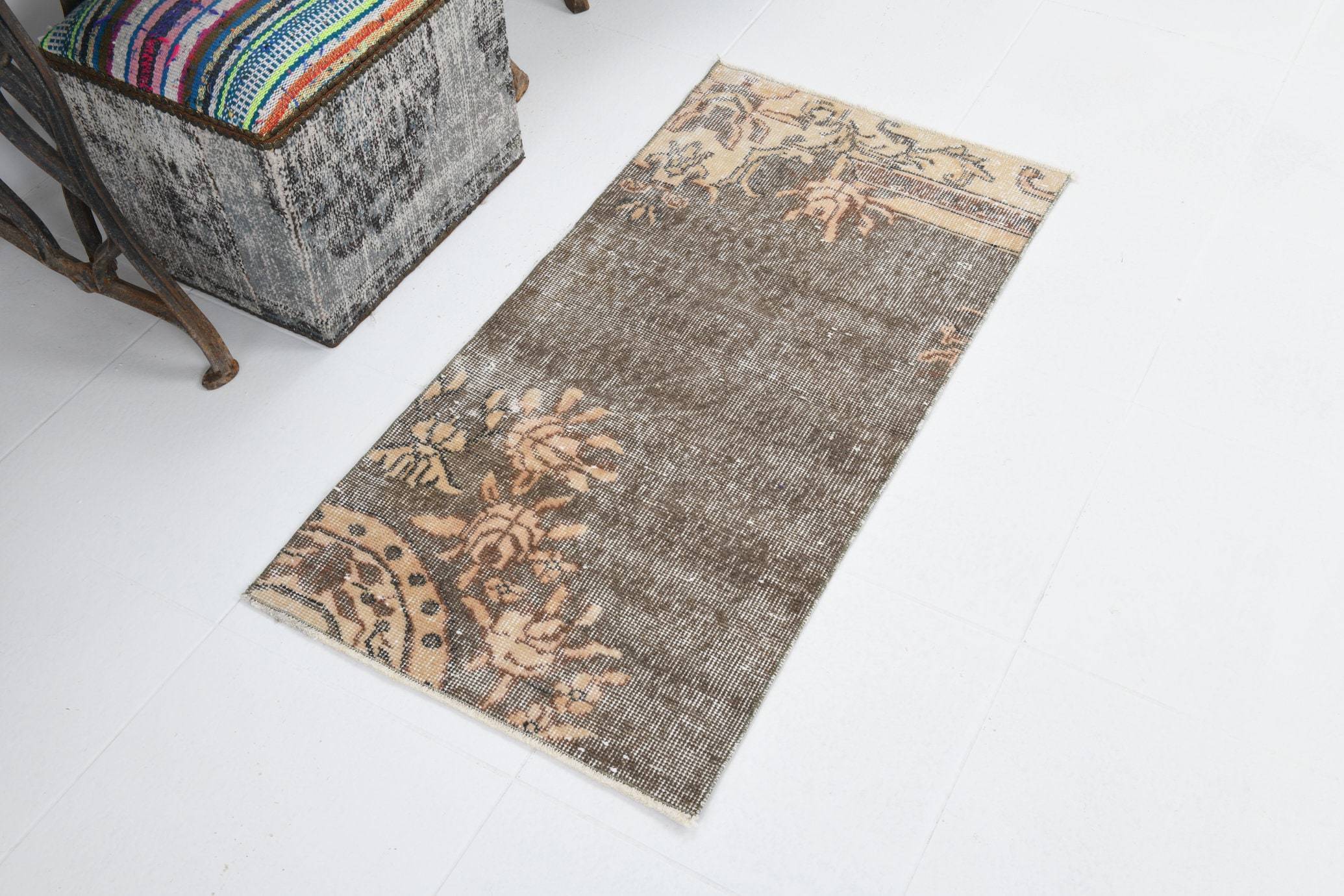 1' x 3' Vintage rug, Bathroom Vintage rug, Brown Vintage rug, Contemporary Vintage rug, Cotton Vintage rug, Entryway-Hallway Vintage rug, Floral Vintage rug, Laundry Vintage rug, Office Vintage rug, Patio-Outdoor Vintage rug, Vintage Runner, Wool Vintage rug, Vintage rug