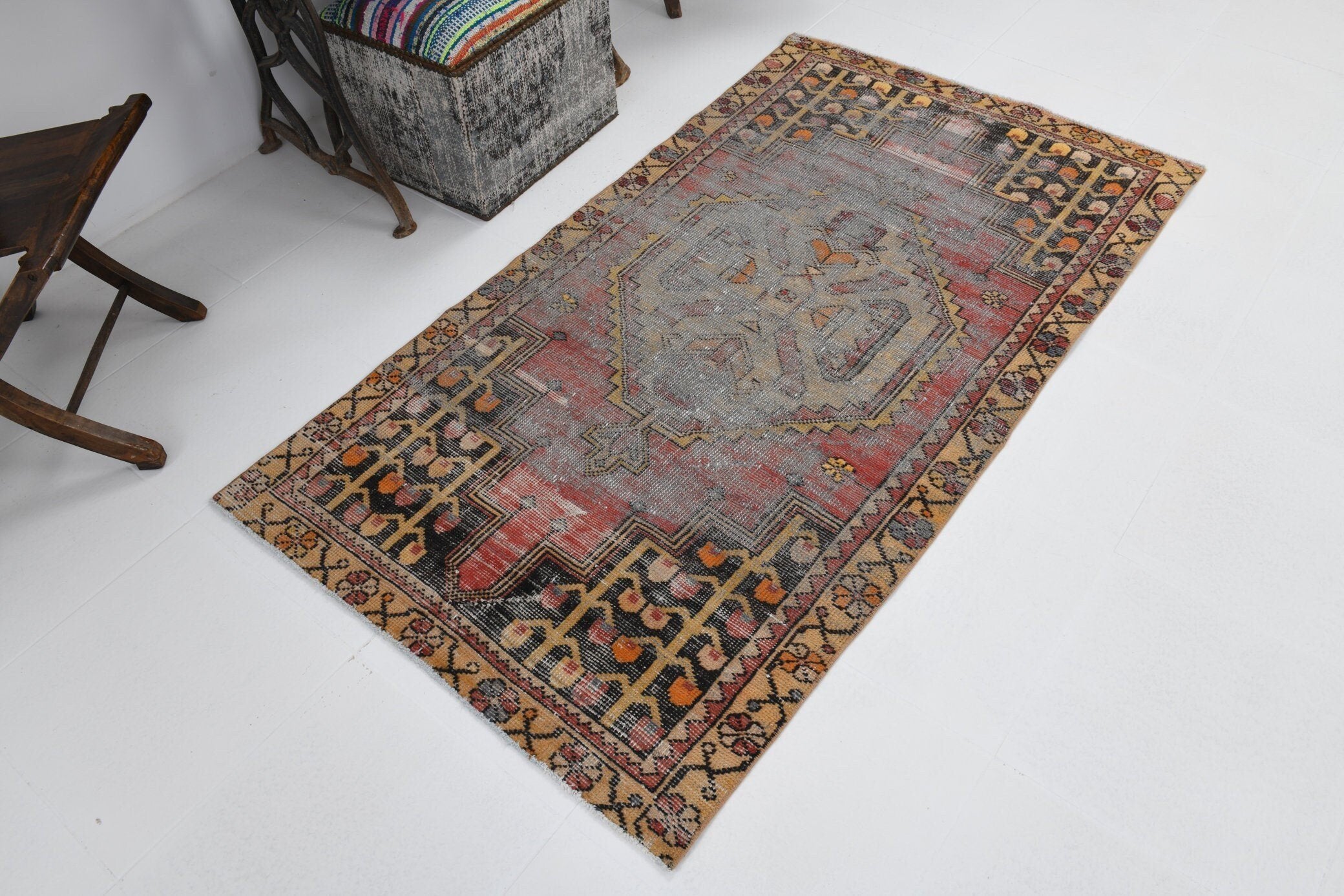 3' x 5' Vintage rug, Abstract Vintage rug, Bedroom Vintage rug, Bohemian-Eclectic Vintage rug, Cotton Vintage rug, Kitchen-Dining Vintage rug, Living Room Vintage rug, Office Vintage rug, Patio-Outdoor Vintage rug, Red Vintage rug, Vintage, Wool Vintage rug, Vintage rug