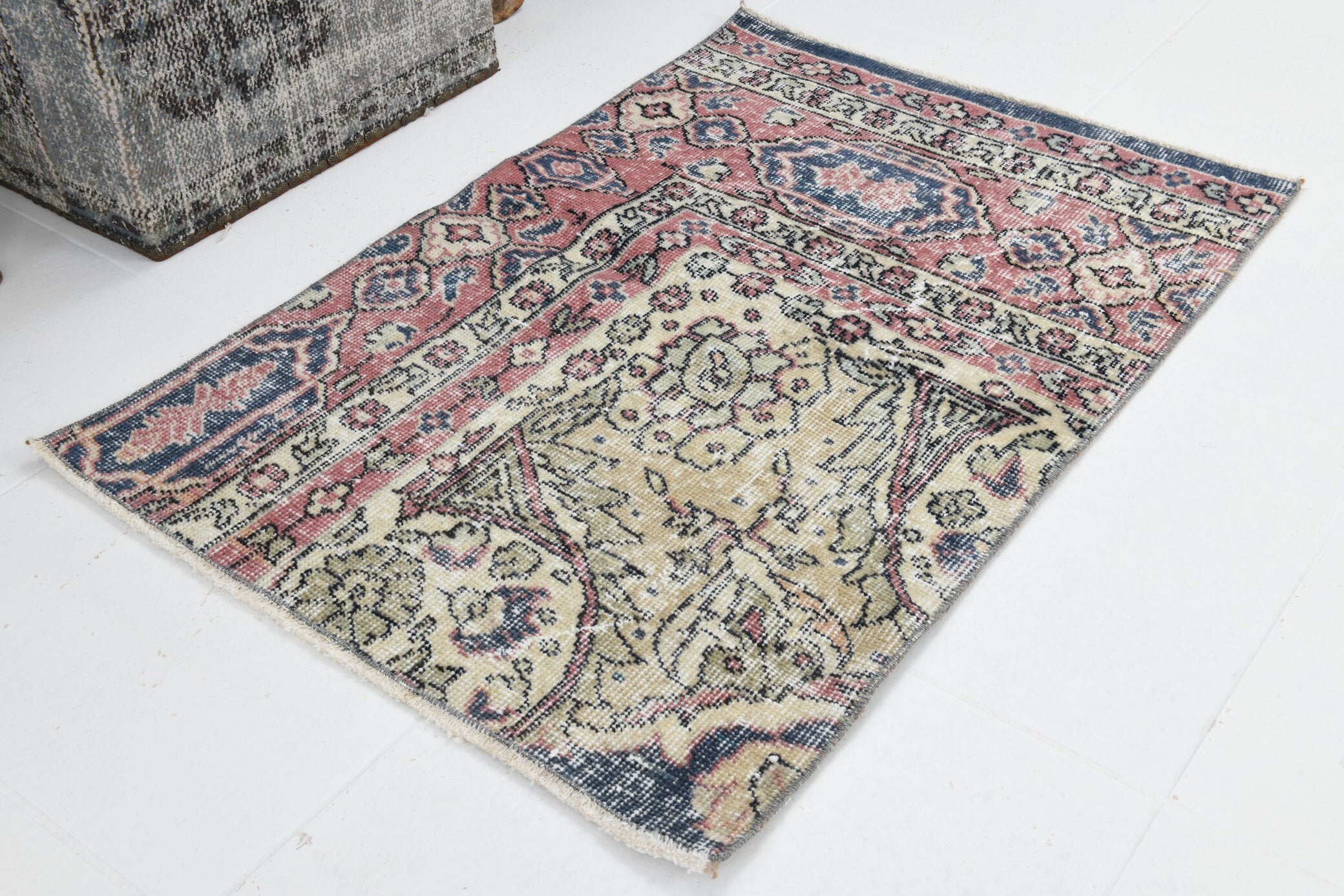 2' x 3' Vintage rug, Bathroom Vintage rug, Bedroom Vintage rug, Blue Vintage rug, Bordered Vintage rug, Cotton Vintage rug, Distressed Vintage rug, Dorm Vintage rug, Office Vintage rug, Patio-Outdoor Vintage rug, Vintage Runner, Wool Vintage rug, Vintage rug