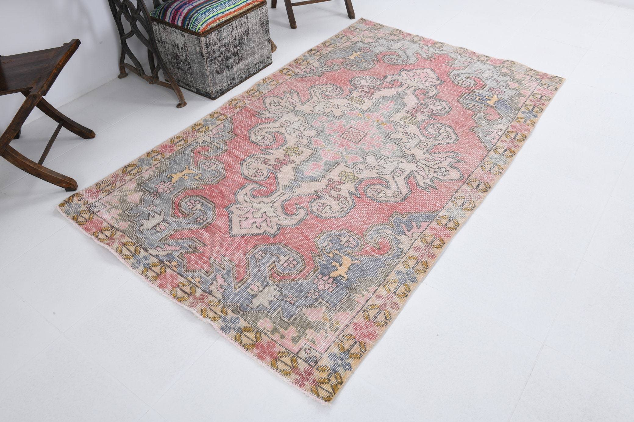 4' x 6' Vintage rug, Bedroom Vintage rug, Bohemian-Eclectic Vintage rug, Cotton Vintage rug, Kitchen-Dining Vintage rug, Living Room Vintage rug, Nursery Vintage rug, Office Vintage rug, Red Vintage rug, Southwestern Vintage rug, Vintage, Wool Vintage rug, Vintage rug