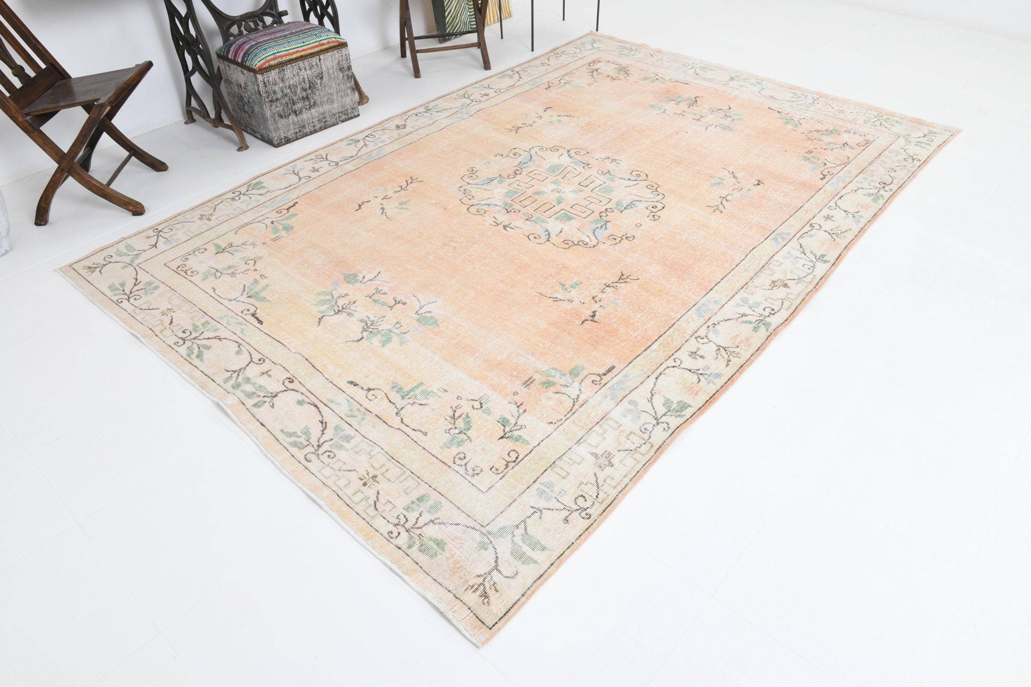 6' x 10' Vintage rug, Cotton Vintage rug, Dorm Vintage rug, Floral Vintage rug, Kids Vintage rug, Kitchen-Dining Vintage rug, Living Room Vintage rug, Office Vintage rug, Rustic-Primitive Vintage rug, Tan-Ivory Vintage rug, Vintage, Wool Vintage rug, Vintage rug