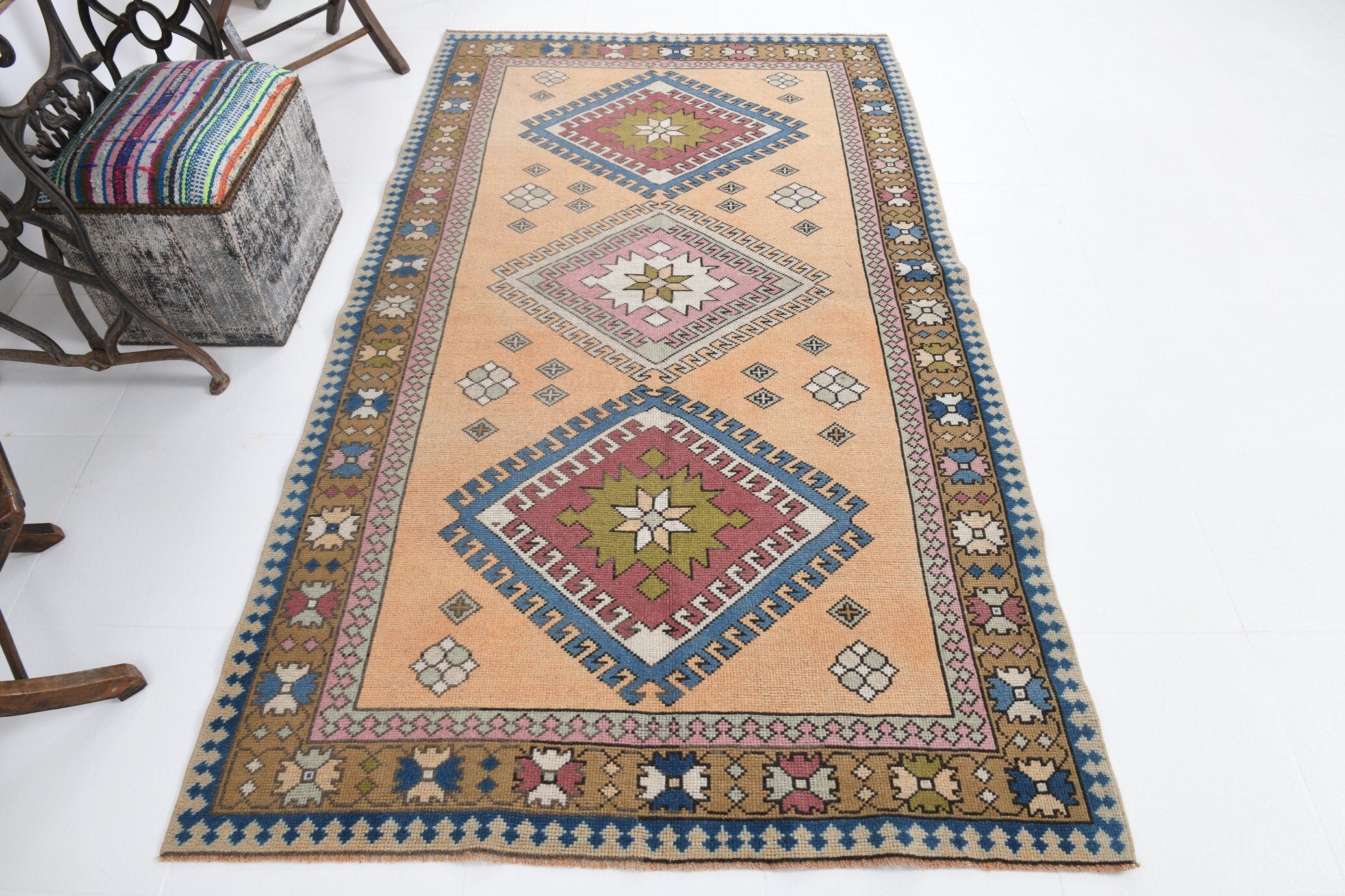 4' x 7' Vintage rug, Country-Farmhouse Vintage rug, Dorm Vintage rug, Geometric Vintage rug, Kids Vintage rug, Kitchen-Dining Vintage rug, Living Room Vintage rug, Office Vintage rug, Pink Vintage rug, Vintage Kars, Wool Vintage rug, Vintage rug