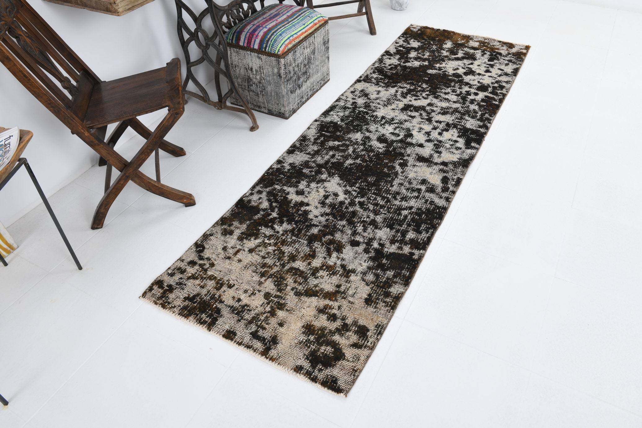 2' x 8' Vintage rug, Black-Gray Vintage rug, Camouflage Vintage rug, Cotton Vintage rug, Dorm Vintage rug, Kids Vintage rug, Kitchen-Dining Vintage rug, Living Room Vintage rug, Office Vintage rug, Rustic-Primitive Vintage rug, Vintage Runner, Wool Vintage rug, Vintage rug