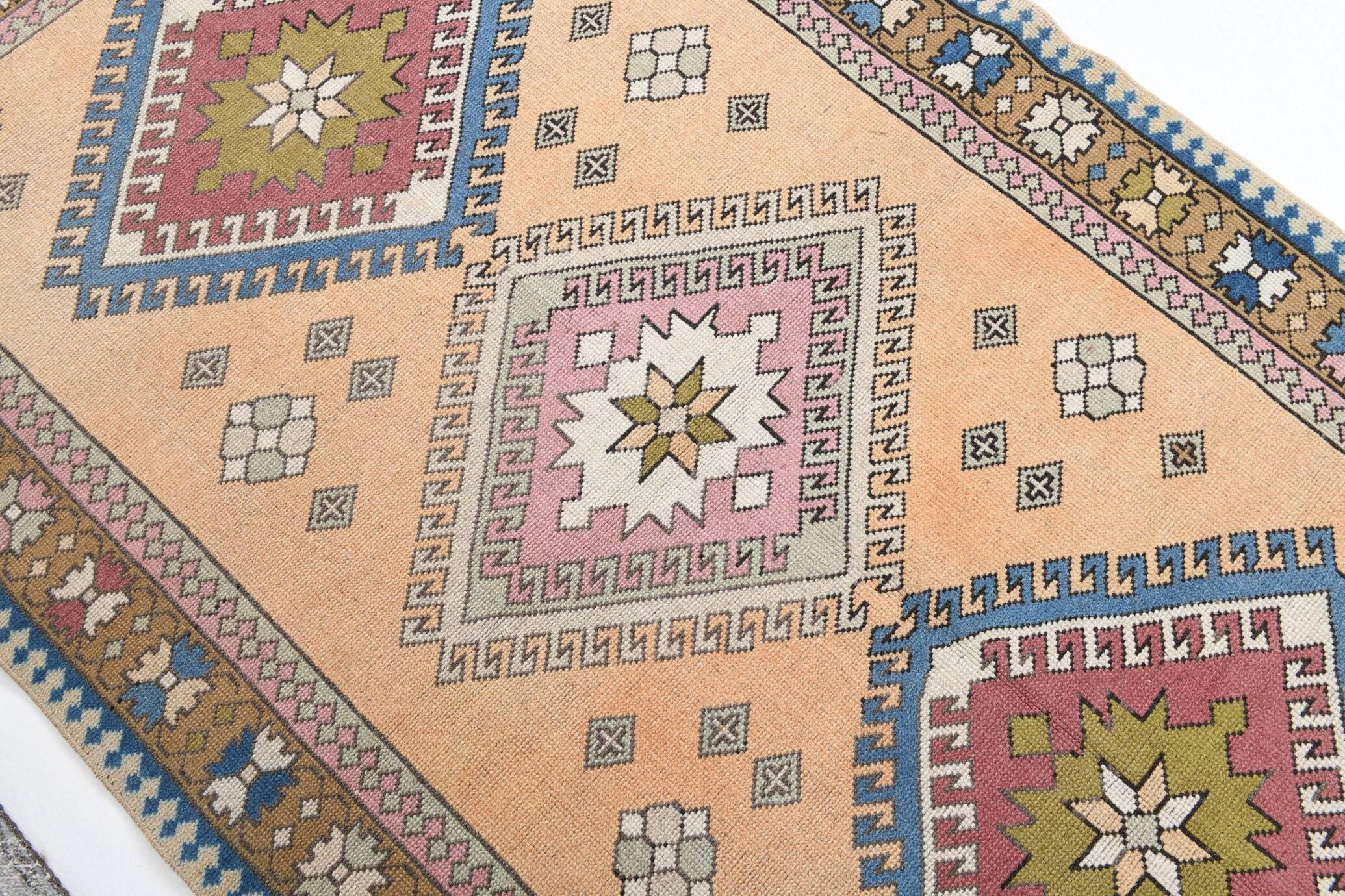 4' x 7' Vintage rug, Country-Farmhouse Vintage rug, Dorm Vintage rug, Geometric Vintage rug, Kids Vintage rug, Kitchen-Dining Vintage rug, Living Room Vintage rug, Office Vintage rug, Pink Vintage rug, Vintage Kars, Wool Vintage rug, Vintage rug